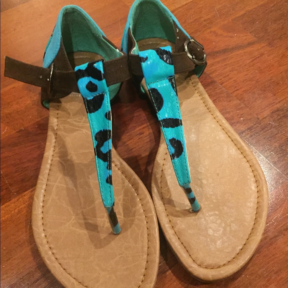 Turquoise leopard print sandals